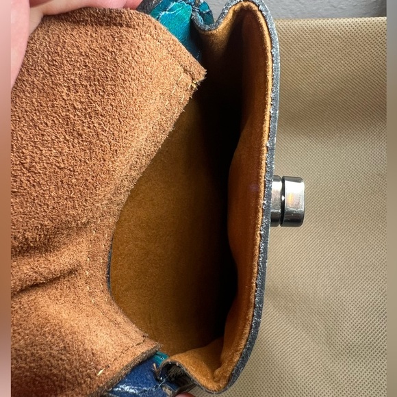 Patricia Nash Felicita Leather Phone Crossbody Deep Blue Sea - Picture 2 of 8